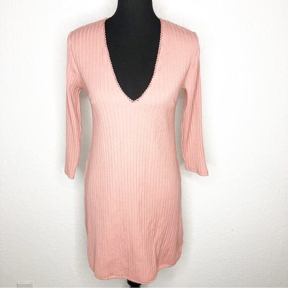 NBD Dresses & Skirts - NBD pink ribbed knit v neck dress size Small